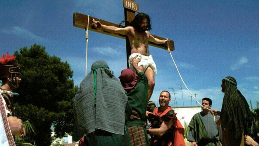 Jesus crucificado, en una recreación de la Pasión.