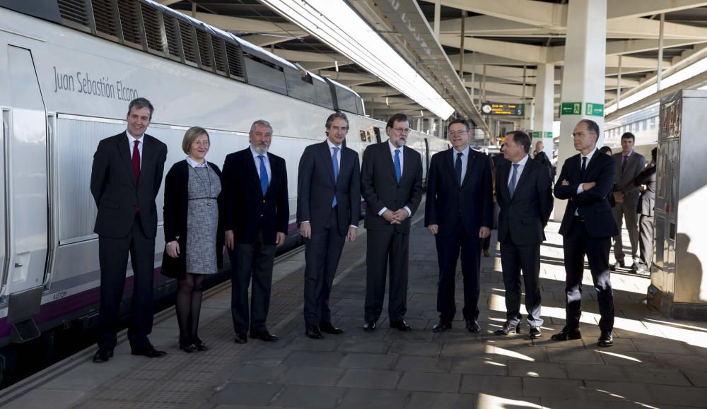 Instante de la llegada del nuevo AVE Madrid-Castelló a València.