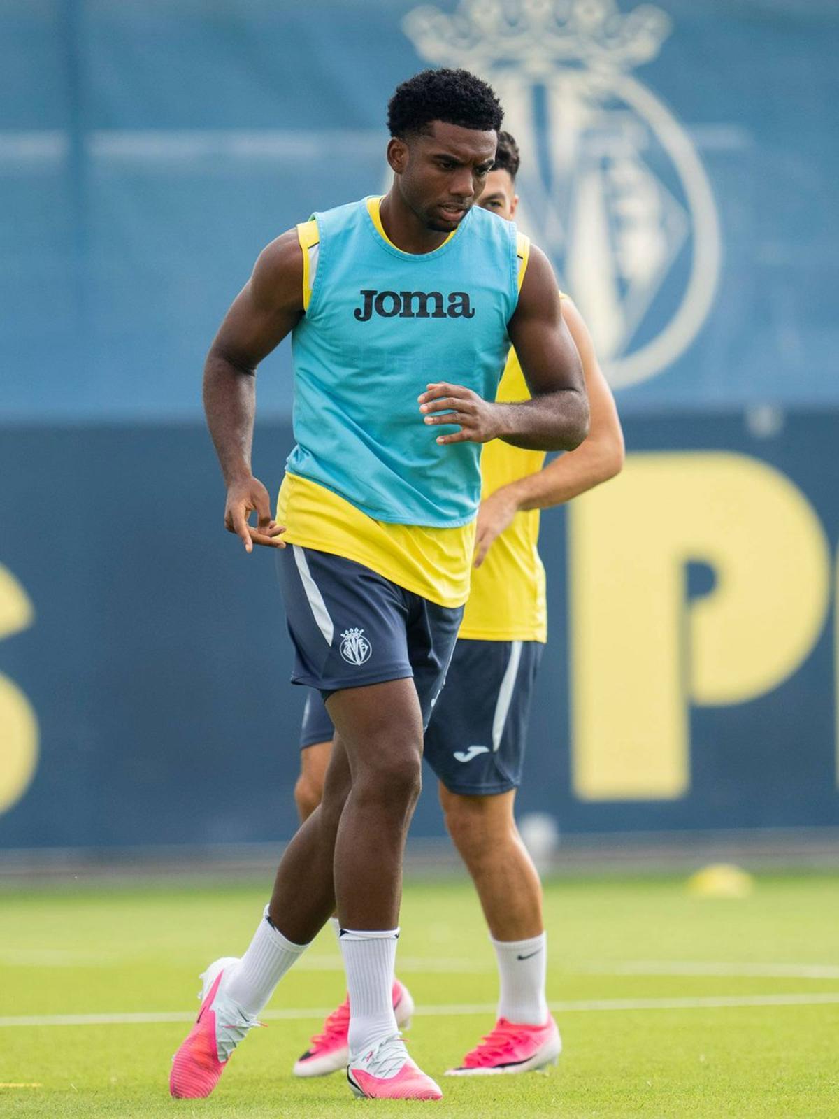 Logan Costa, central que se ha incorporado a la pretemporada del Villarreal tras vivir el Mundial 2026 con Cabo Verde.