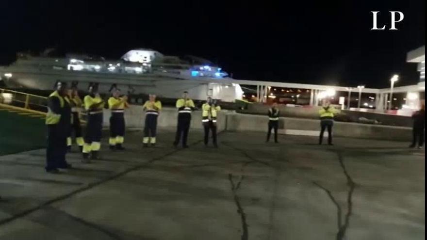 Coronavirus en Canarias | Acto de homenaje en la Terminal de Armas a los trabajadores del Puerto