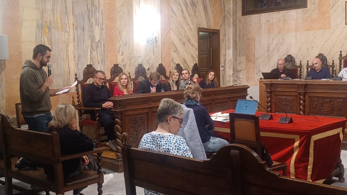 Arnau Borràs, del Casal Panxo, llegint la moció