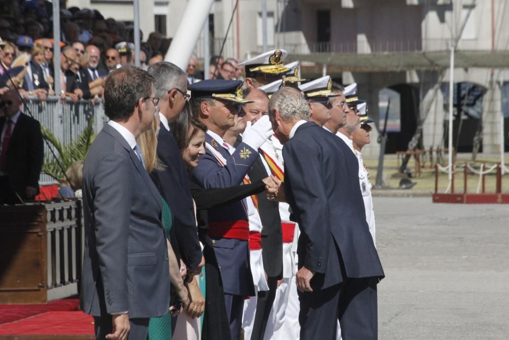 Entrega de despachos y jura de bandera en la Escue