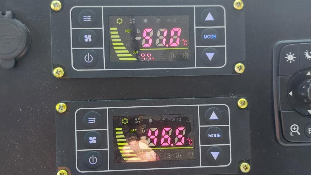 La cabina de un autobús de pista marca 51,8 grados en la tórrida jornada del miércoles en el aeropuerto de Valencia.