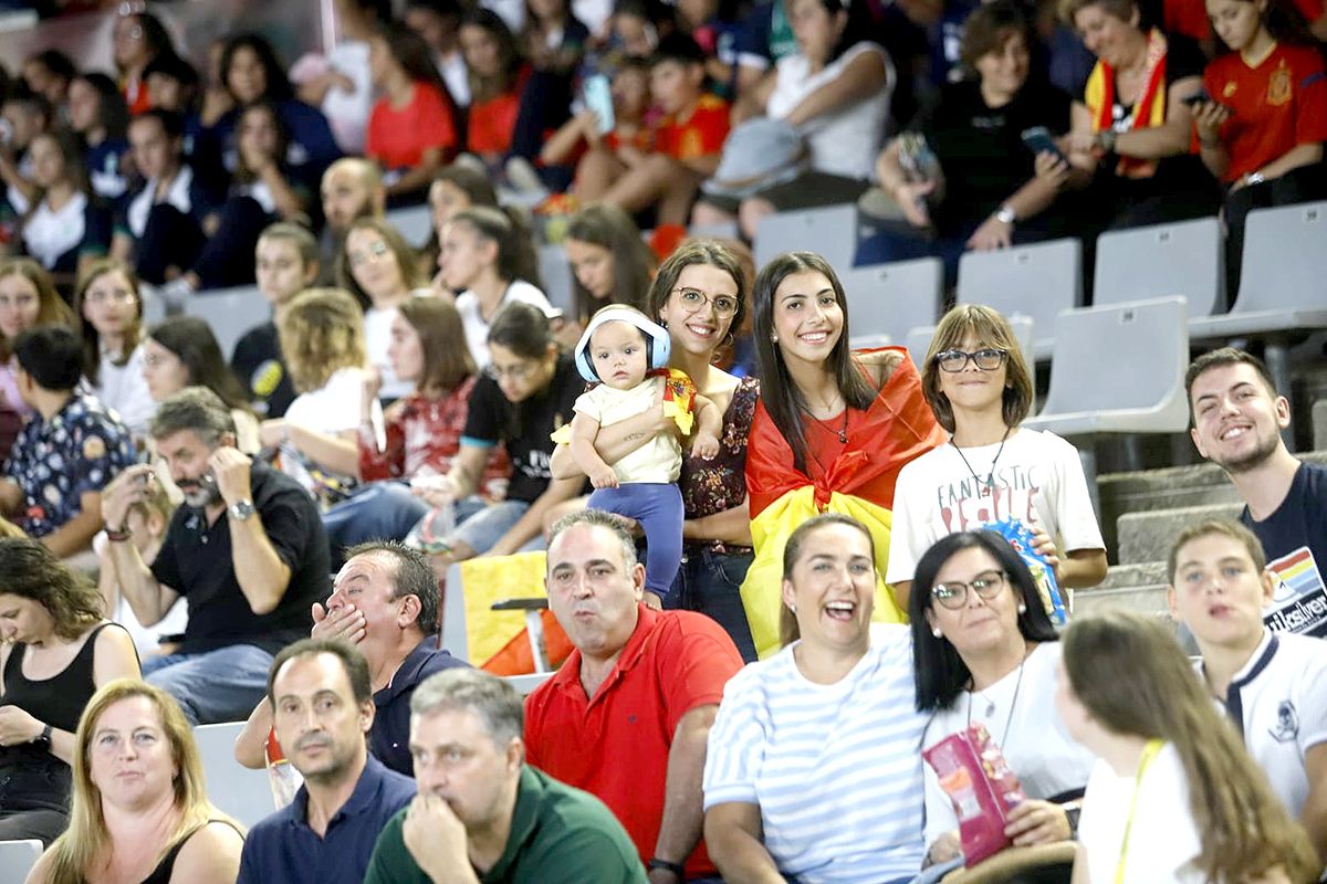 Las imágenes de la afición del España - Suecia femenino