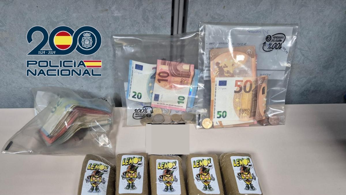 Sustancias estupefacientes y dinero incautado por la Policía Nacional.