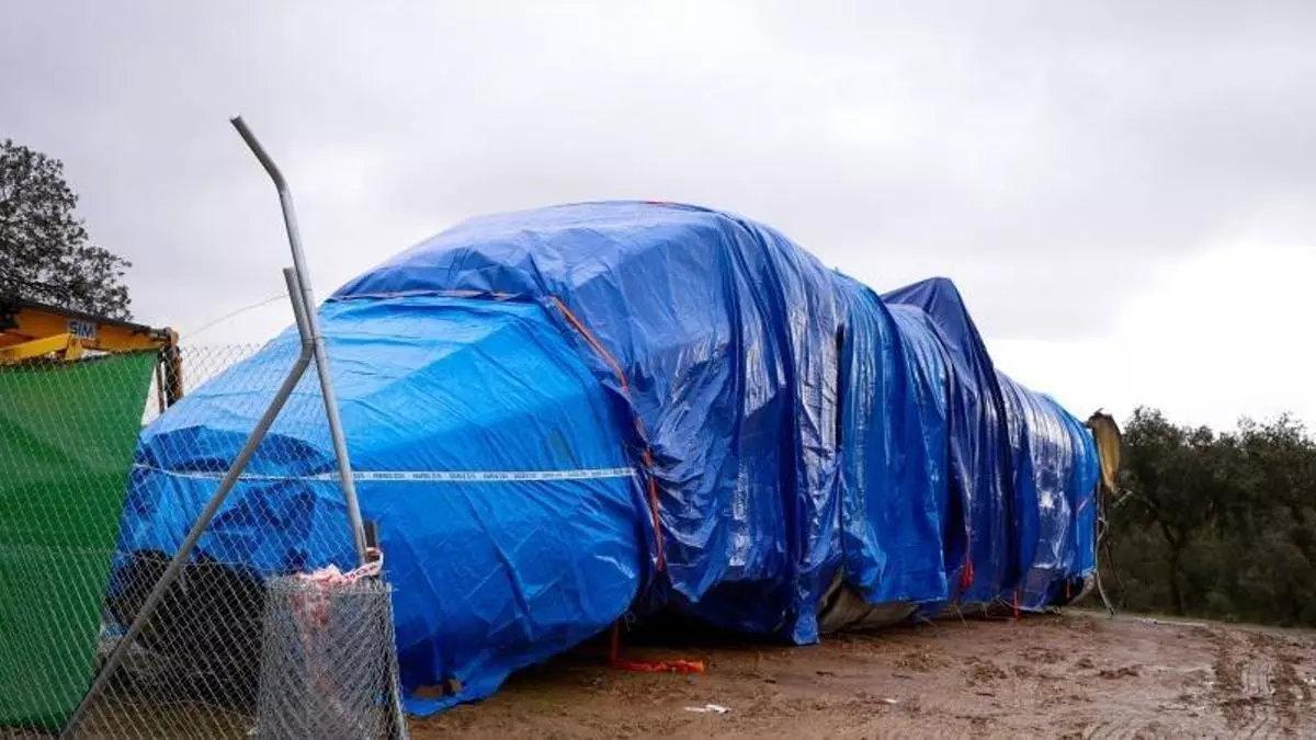 Un tren siniestrado en el accidente de Adamuz, precintado.