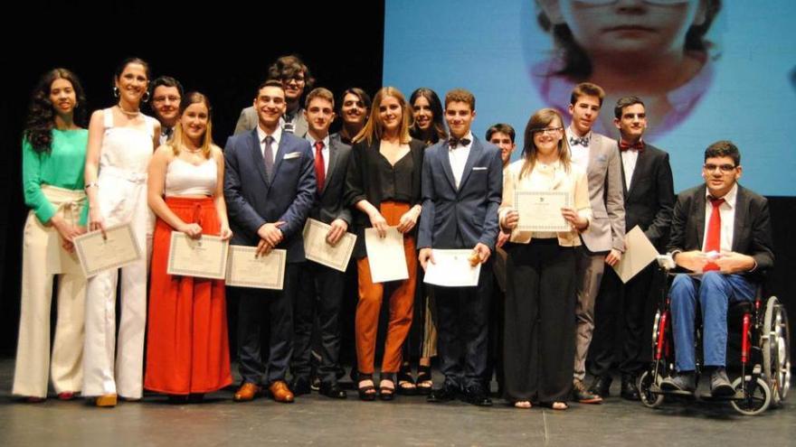 Fiesta de graduación en el instituto poleso