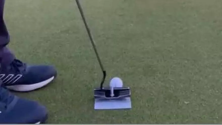 Iniesta Putt, el palo que golpea siempre recto hacia el hoyo