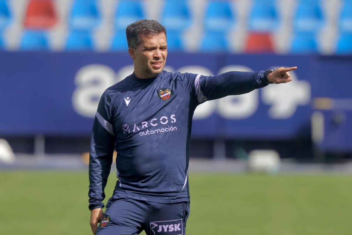 Valencia. Estadio Ciutat de Valencia entrenamiento del Levante UD Abierto a la afición VLC SPD