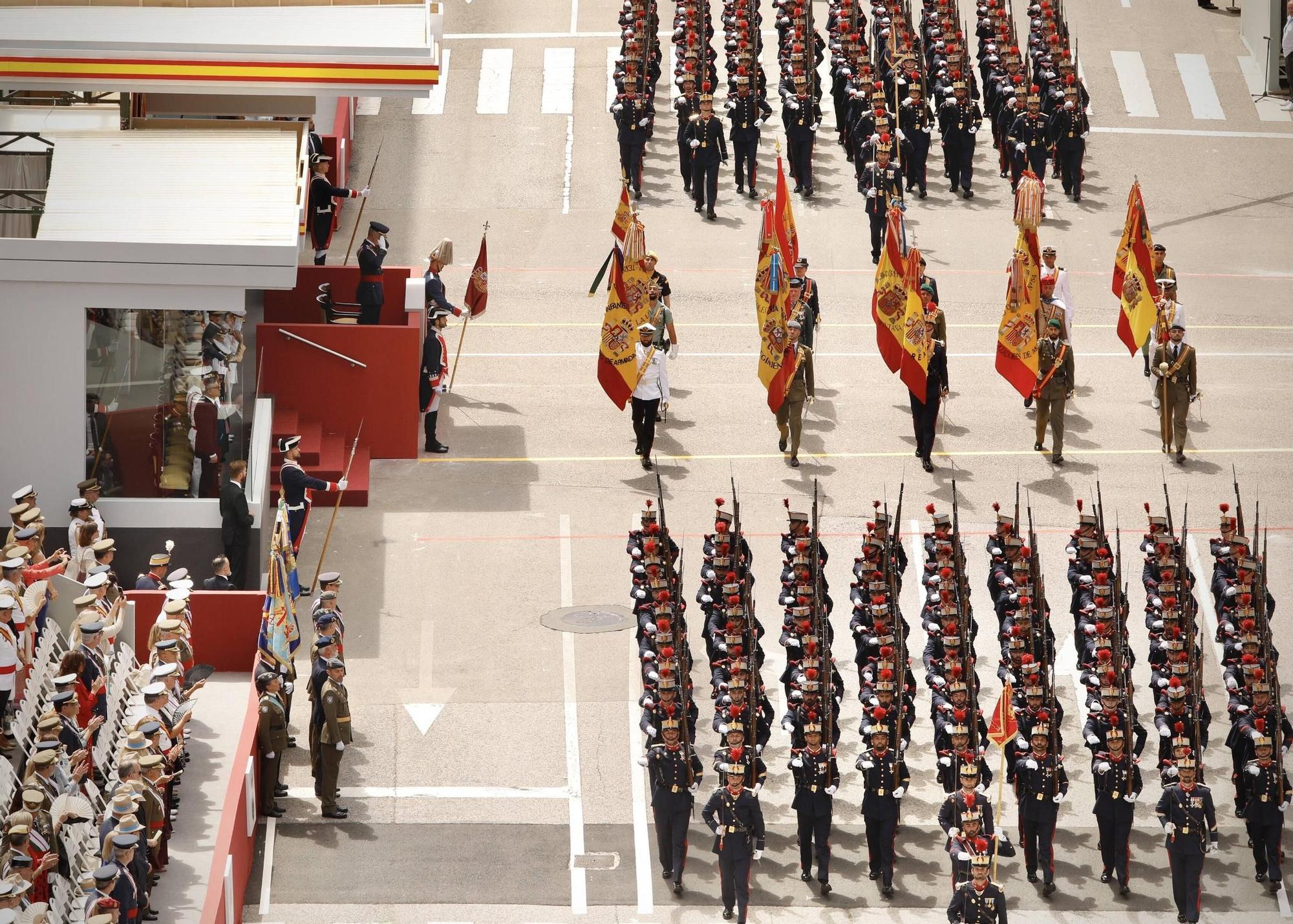 EN IMÁGENES: Así fue el multitudinario desfile en Oviedo por el Día de las Fuerzas Armadas