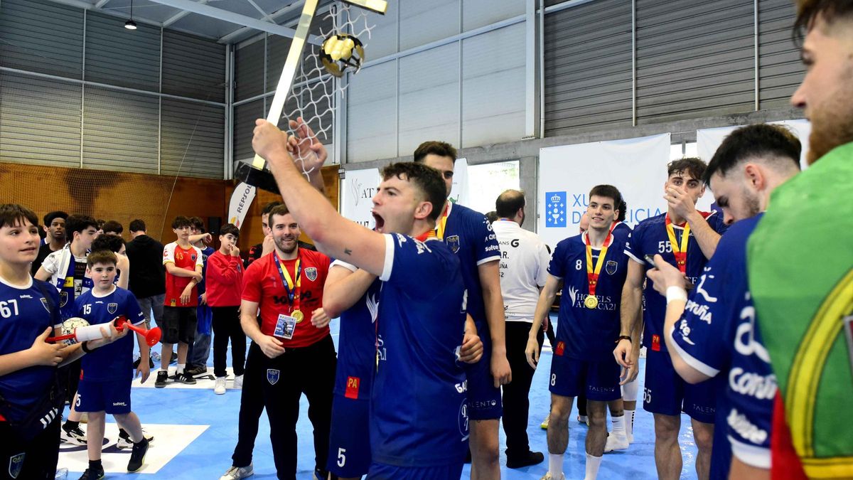 El OAR celebra el ascenso a División de Honor Plata.