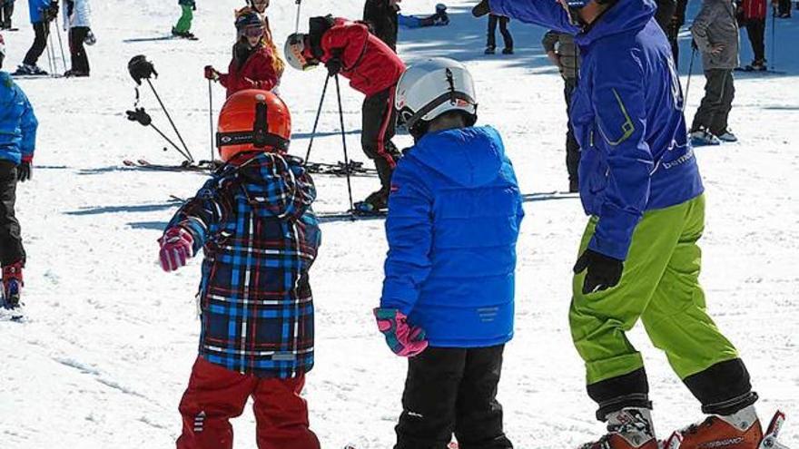 Esquiadors ahir a l&#039;estació de Masella gaudint del cap de setmana