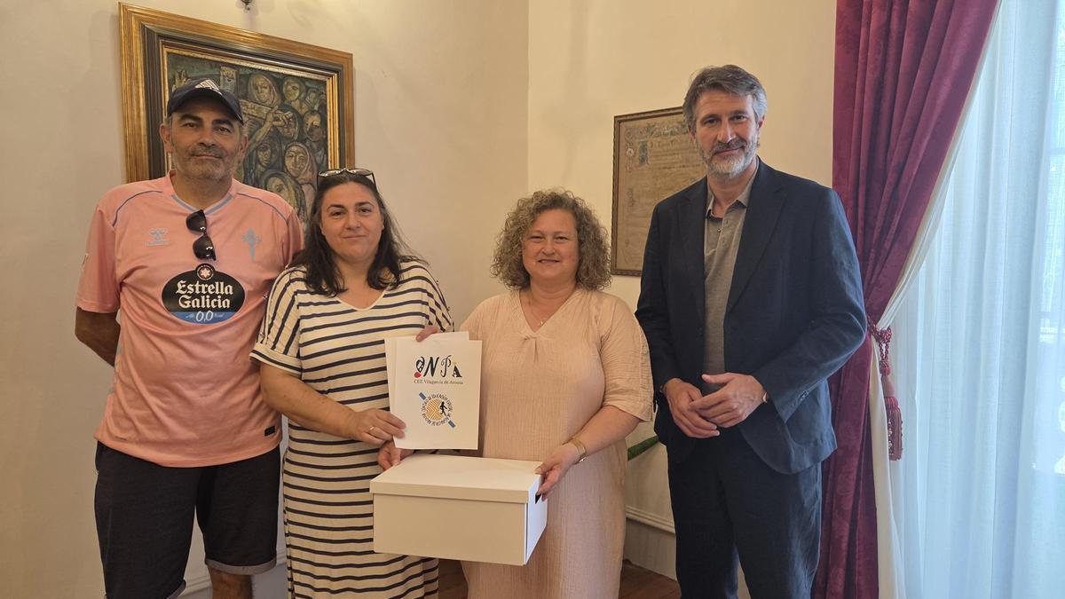 El alcalde de Vilagarcía y representantes de la ANPA del CEE de Marxión.