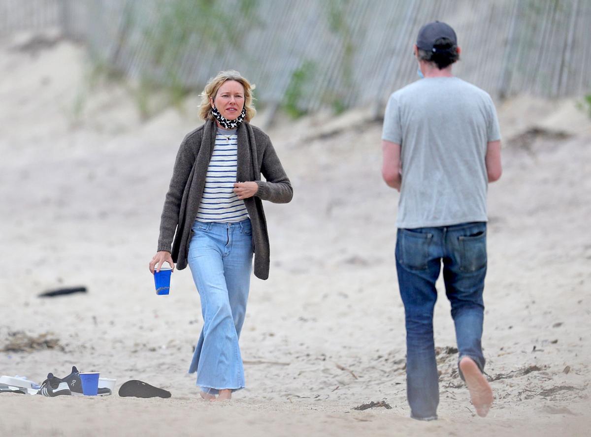 Naomi Watts con su pareja Billy Crudup disfrutando de un pícnic en Los Hamptons, Nueva York