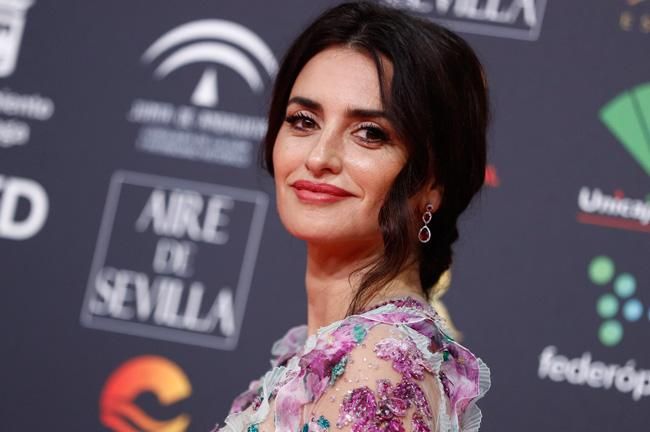 Detalle del look de Penélope Cruz con vestido de Ralph&Russo en los Premios Goya 2020