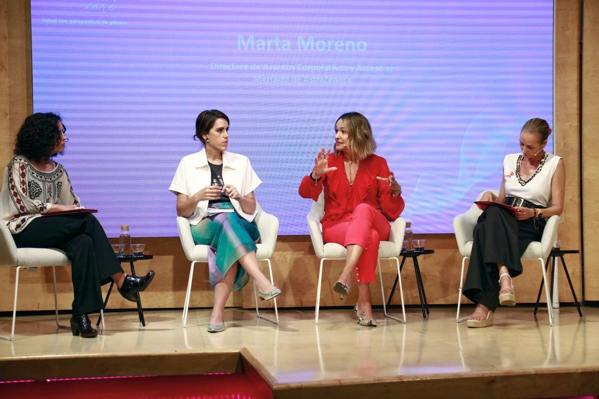 Sandra Ibarra, presidenta de la Fundación Sandra Ibarra de Solidaridad Frente al Cáncer, Laura Baena, fundadora del Club de Malasmadres y Marta Moreno, Marta Moreno, directora de Asuntos Corporativos y Acceso al Mercado de AstraZeneca España, hablaron del cáncer desde la experiencia vital y social. /