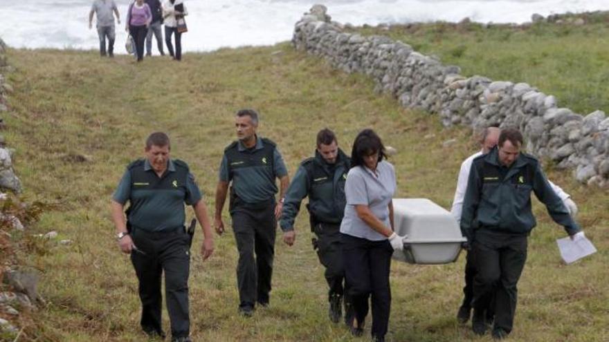 Hallan en Oia el cadáver de una mujer sin identificar que podría llevar 6 días en el mar