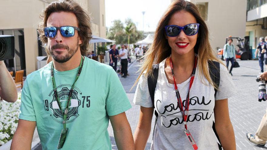 Fernando Alonso y Lara Álvarez en una imagen de archivo