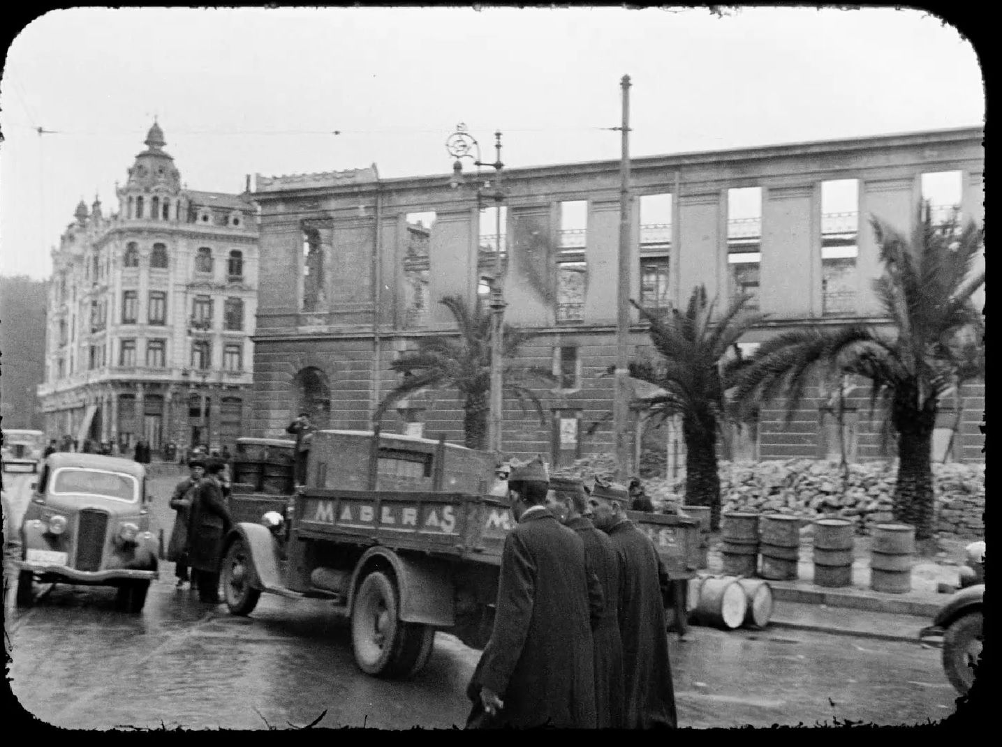 La entrada en Oviedo de las tropas nacionales. 2 de noviembre de 1936