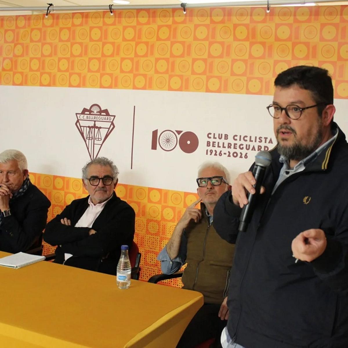 El alcalde, Àlex Ruiz, se dirige a los asistentes en el acto