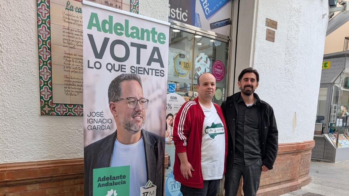 El candidato de Adelante Andalucía por Málaga, Luis Rodrigo, y Antonio Heredia, representante de la Serranía de Ronda en la candidatura de Adelante Andalucía en un acto en Ronda.