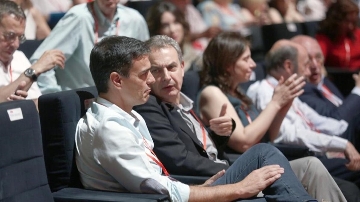 Pedro Sánchez y José Luis Rodríguez Zapatero, este sábado en el congreso del PSOE.