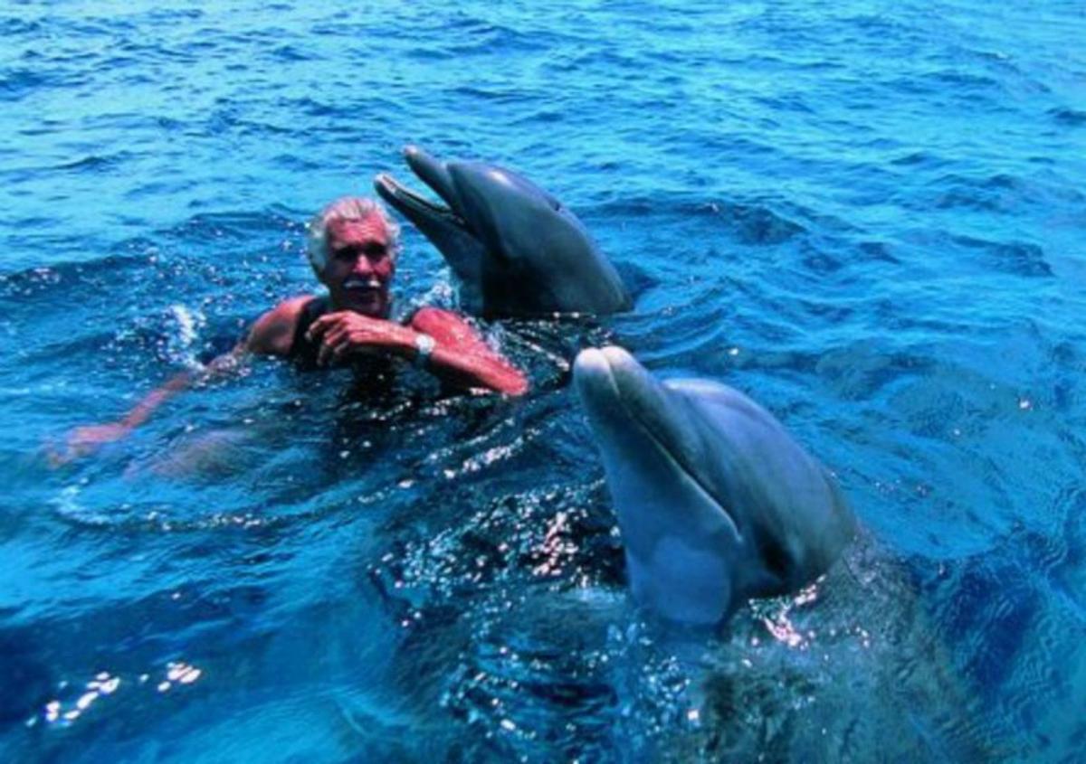 El hombre delfín llega a la isla de Ibiza