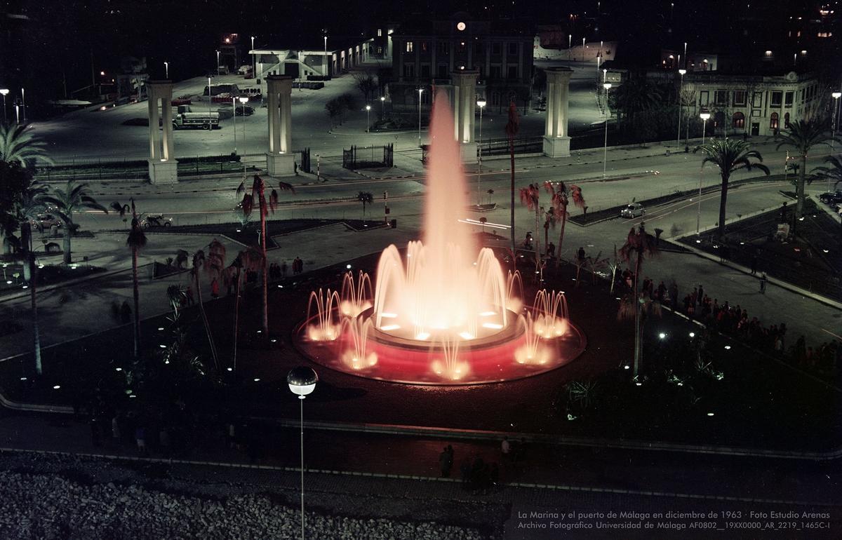 La fuente de colores de la plaza de la Marina, en 1963.