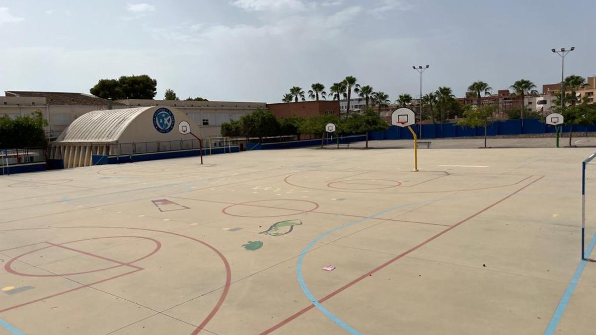 Pista deportiva del colegio 'Alfonso X' de Lorca.