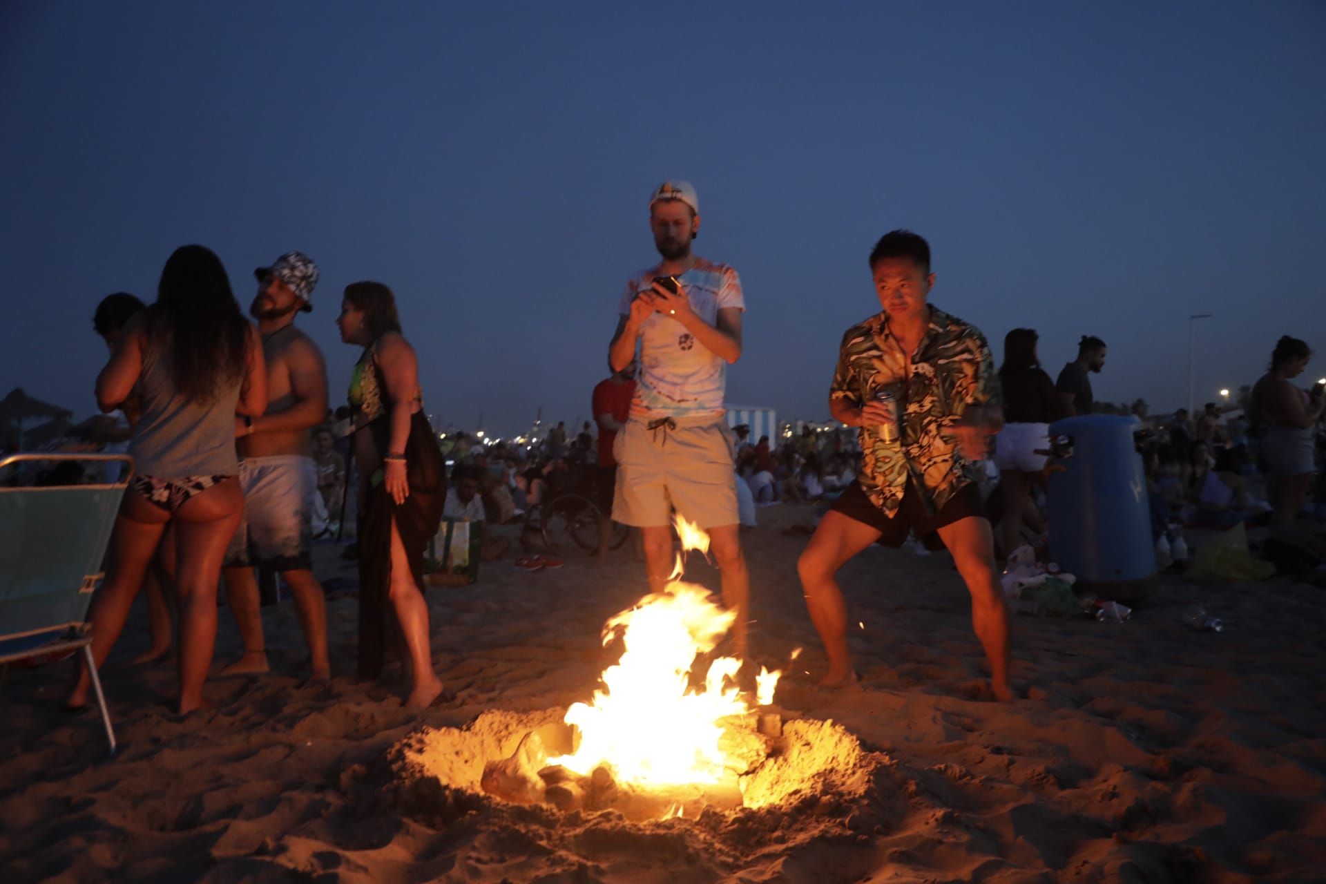 València inunda sus playas en el primer San Juan poscovid