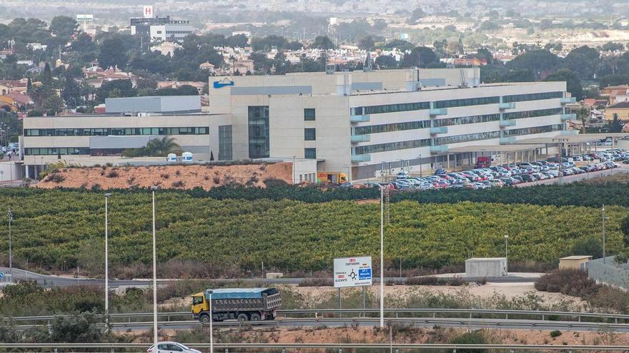 Alegan el plan de La Ceñuela de Torrevieja con 1.350 viviendas y 3.300 habitantes más en bloques de ocho plantas junto a la laguna