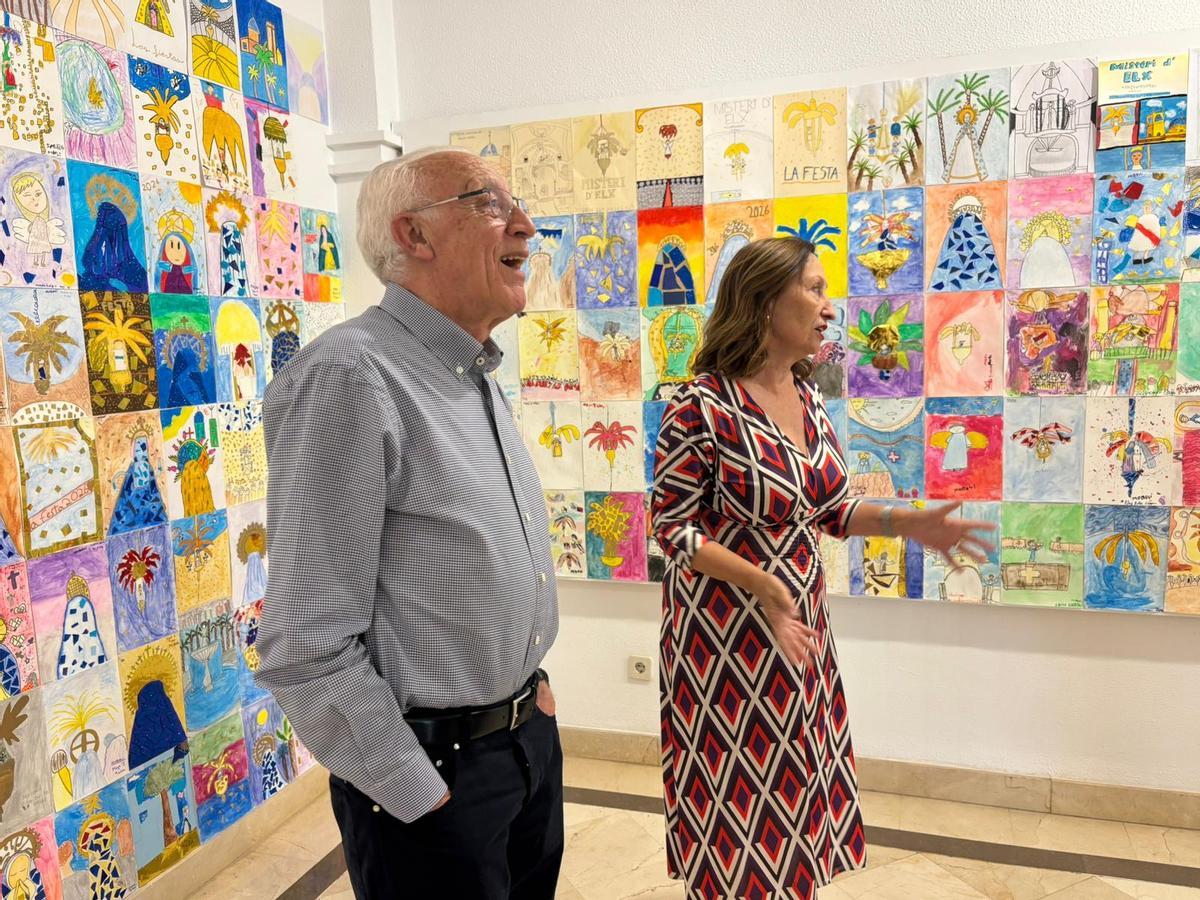Francisco Borja y María Dolores Mulá dan un repaso a la exposición de dibujos