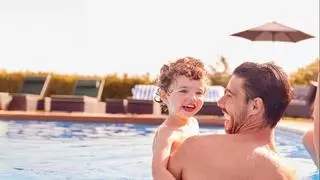 En verano, sol, música y chapuzones… sin poner en riesgo tus oídos