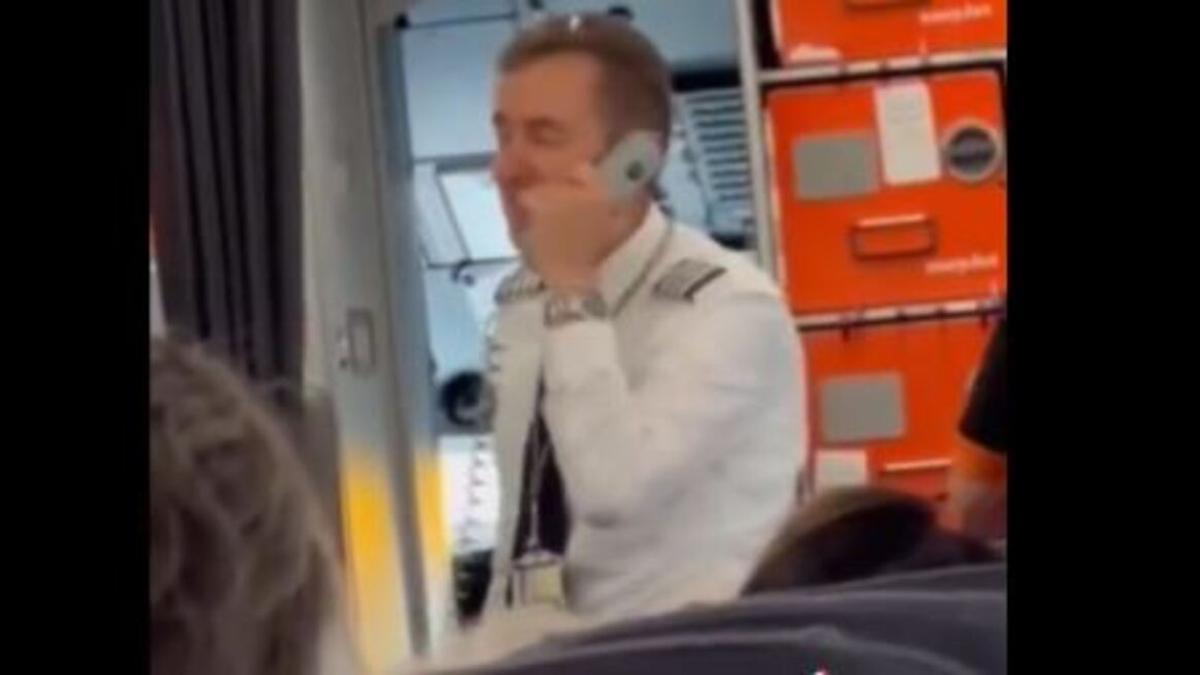 El piloto, explicando por qué se retrasó el vuelo