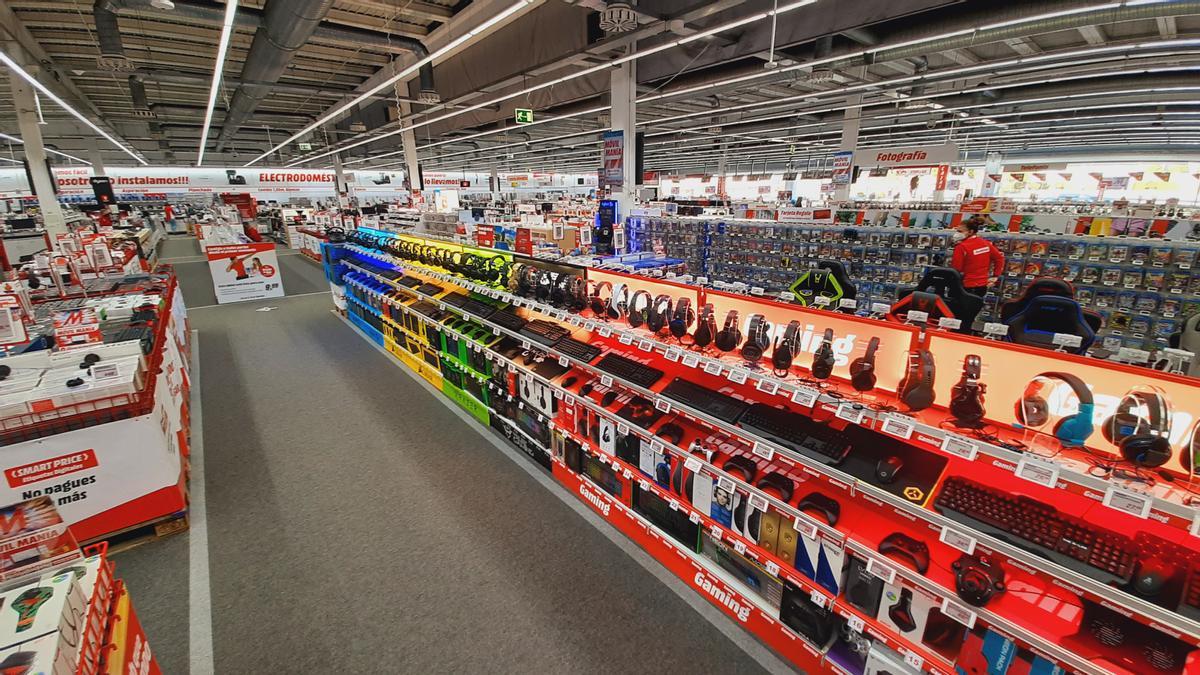 Interior de la tienda de MediaMarkt Siero