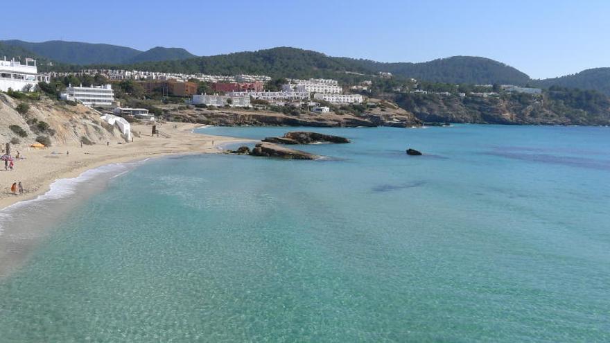 Contraste de colores en Cala Tarida.