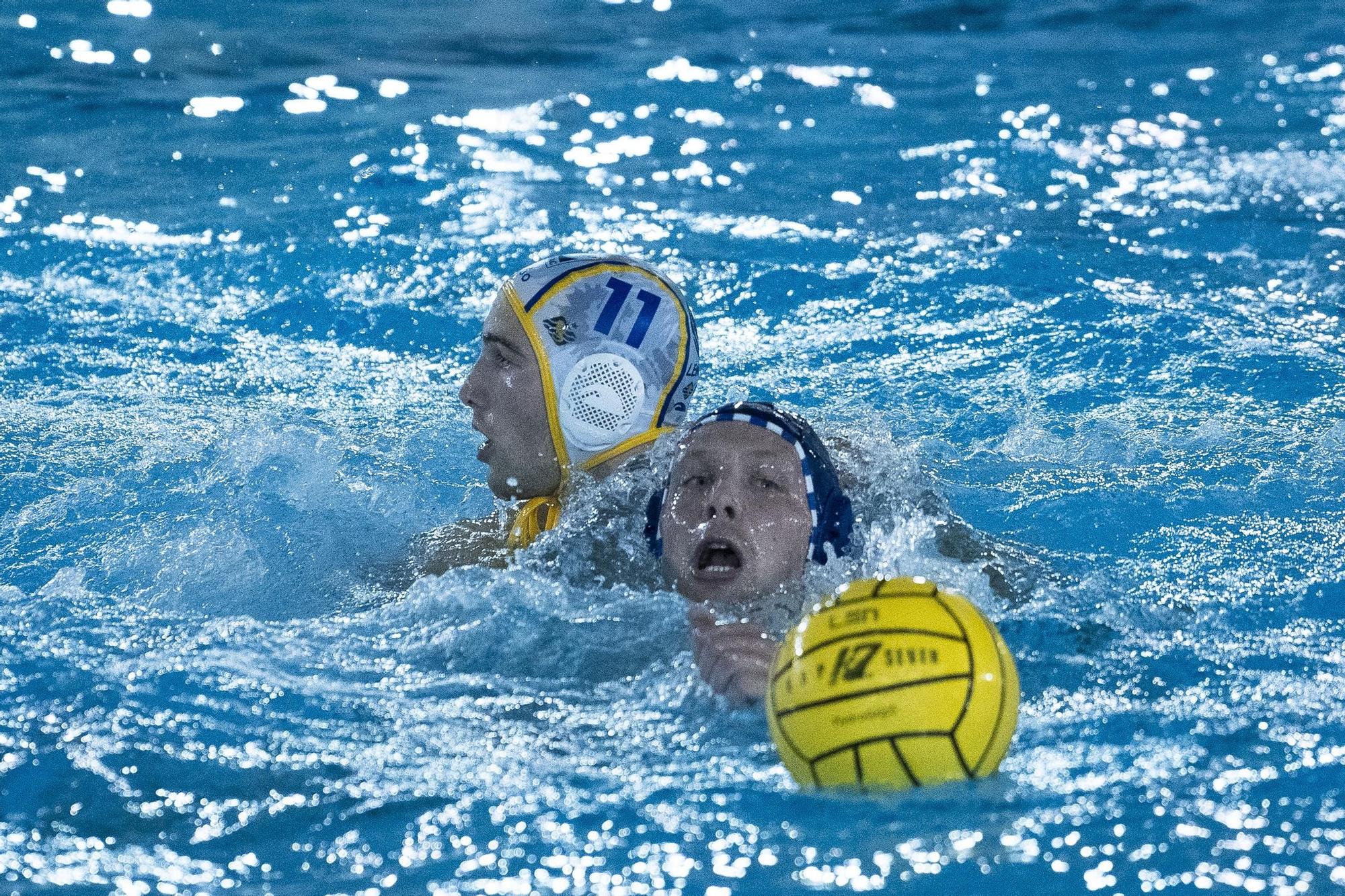 Imatges de la final de la Copa Catalunya de waterpolo entre l'Atlètic Barceloneta i el CN Sabadell