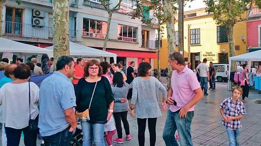 Numerosas personas visitaron la feria.