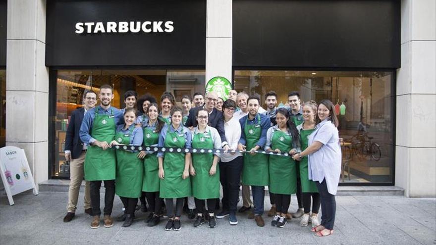 Starbucks abre en el Coso y crea 17 nuevos empleos