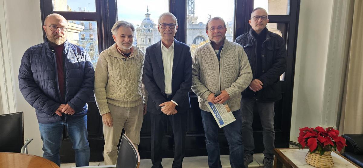 Ballester, con los representantes gremiales