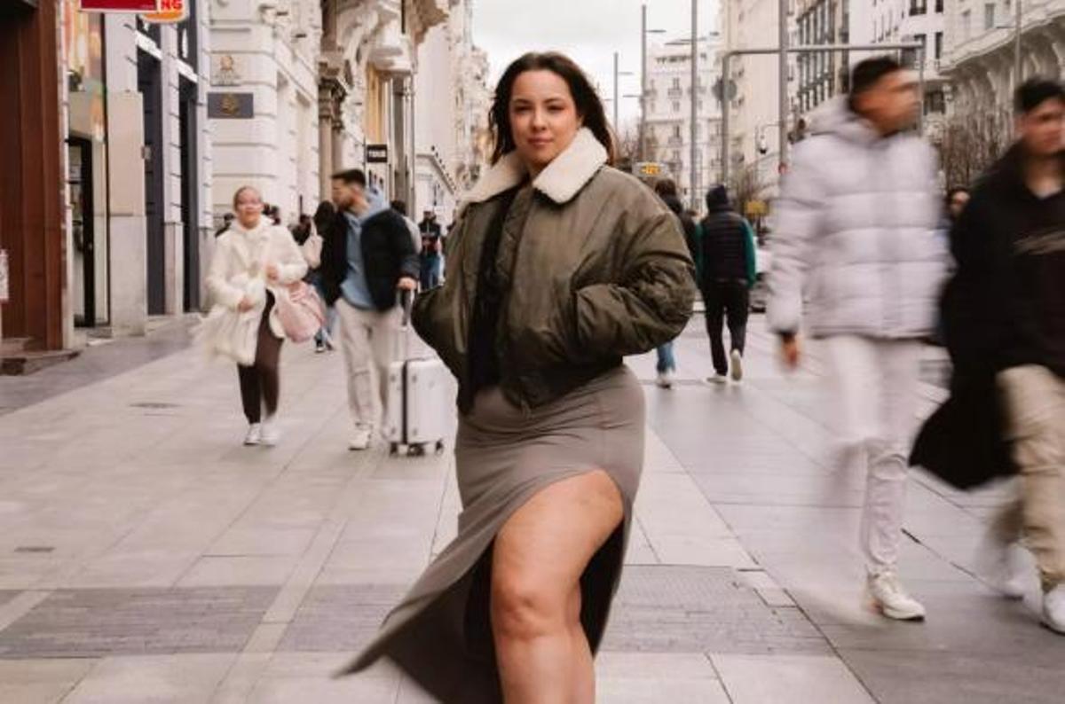 La periodista Ana Ayuso, malalta de lipedema, a la Gran Via, Madrid