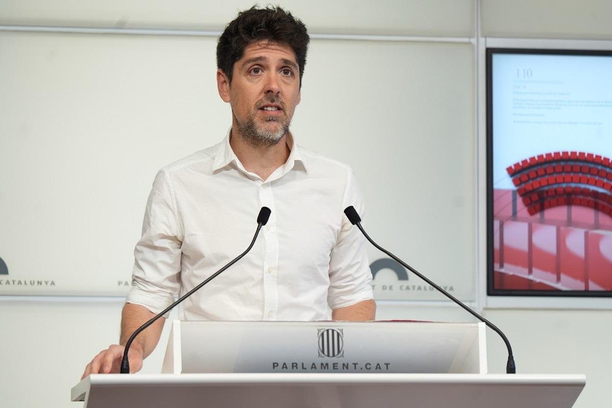 El portavoz de los Comuns en el Parlament, David Cid, este viernes en rueda de prensa