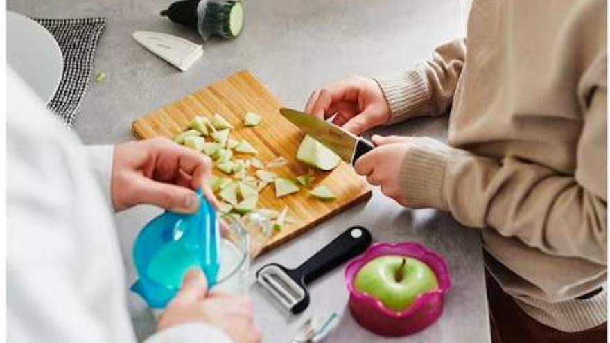 Adiós a los accidentes en la cocina: el revolucionario accesorio de Ikea de edición limitada que cortará por ti las verduras
