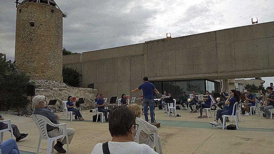 Actuación de la banda de Montuïri en el Molinar.