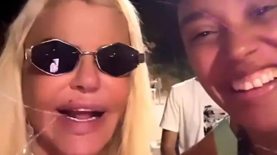Vídeo | Helena Oma y Leticia Sabater, en las fiestas de Casablanca de Zaragoza