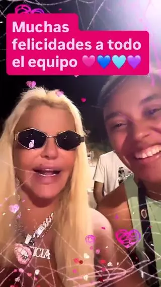 La confesión de Helena Oma a Leticia Sabater en las fiestas de Casablanca: "Me ha dicho que ponéis mis canciones en el vestuario"