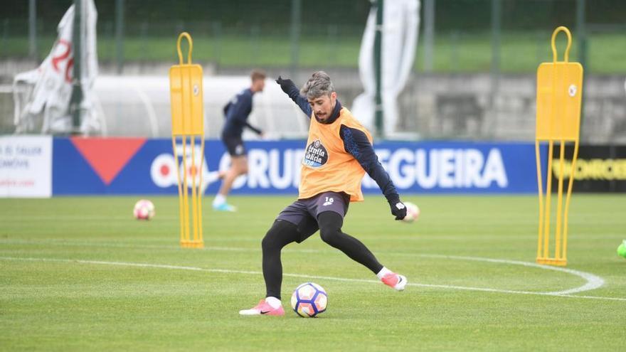 Luisinho durante un entrenamiento del Deportivo.