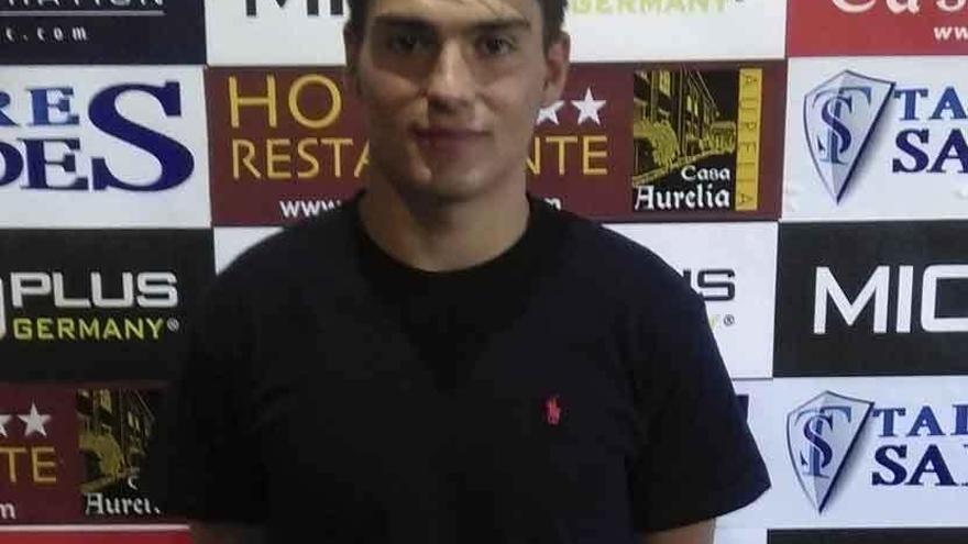 Raúl Calvo, tras firmar su contrato con el Villaralbo.