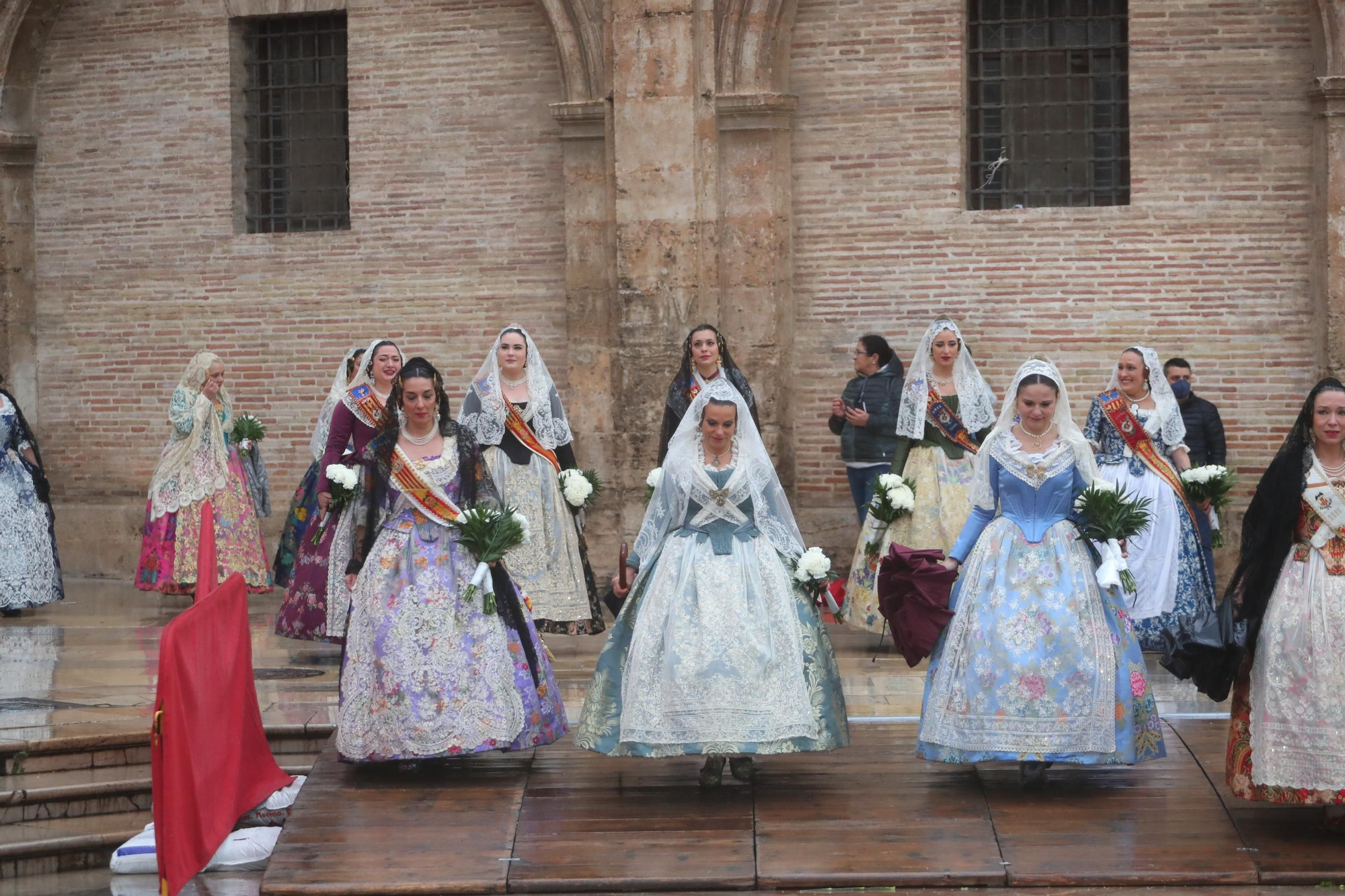 Búscate en el primer día de ofrenda por la calle de la Paz (entre las 18:00 a las 19:00 horas)