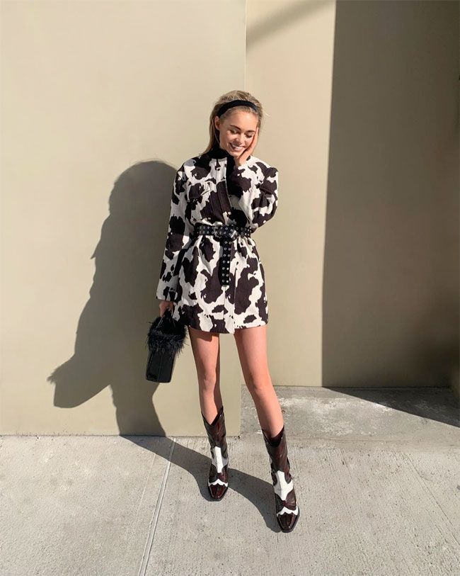 La 'it girl' Claire Rose Cliteur con un 'total look' de estampado de vaca